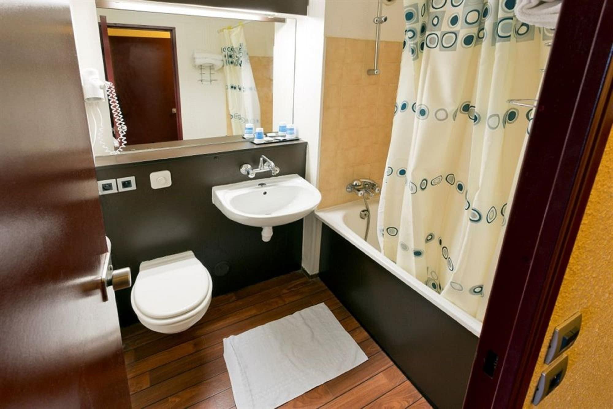 Ibis Styles Paris Hippodrome De Vincennes Hotel Жоанвил-льо-Пон Екстериор снимка